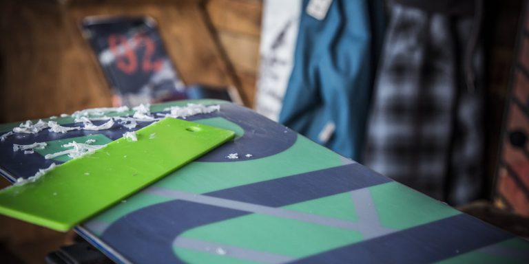 How to Wax your Snowboard: A 5-Step Guide